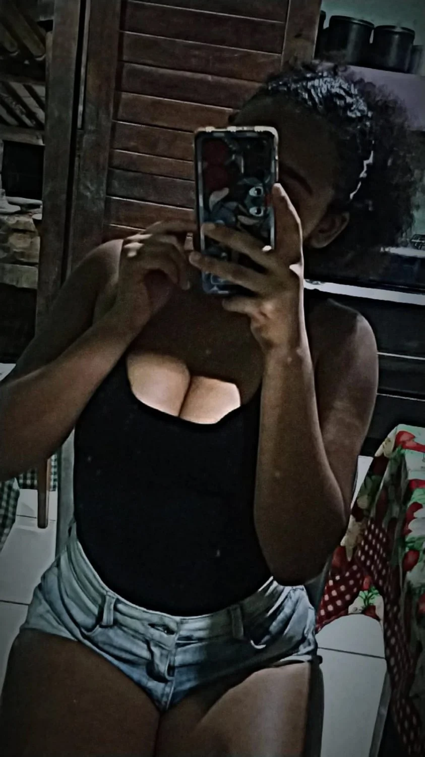 Karol novinha putinha gosta de se exibir image 2