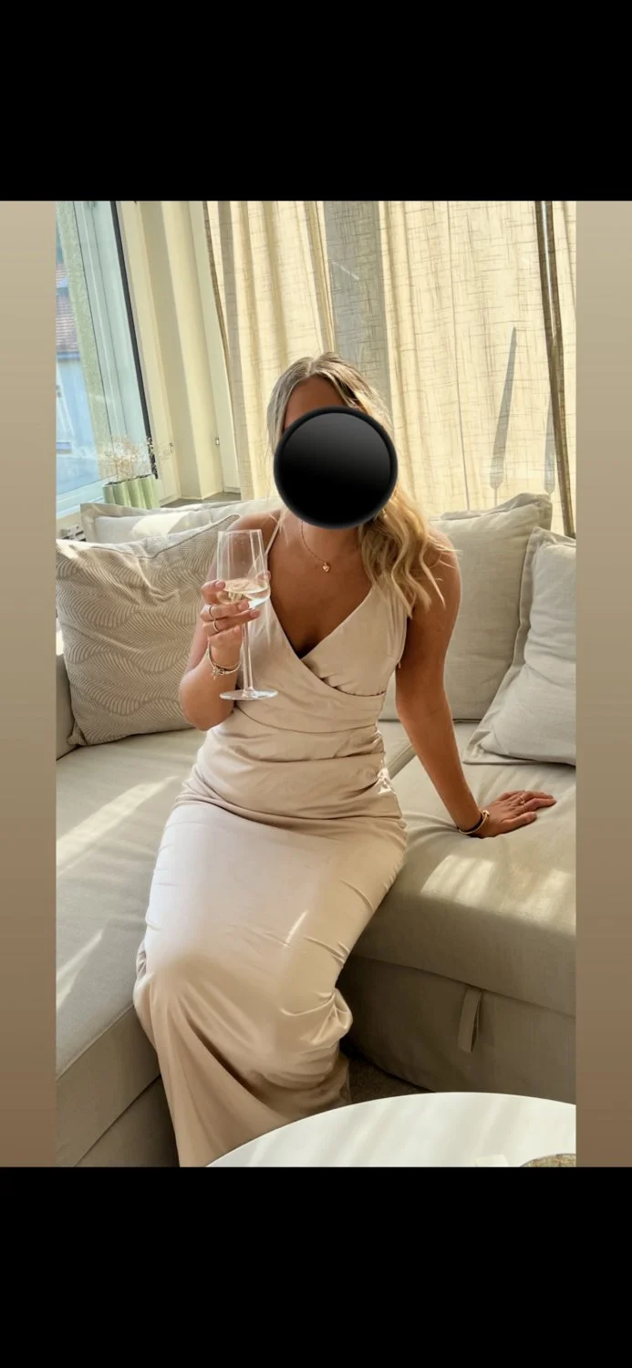 Hot blonde, dms open main image