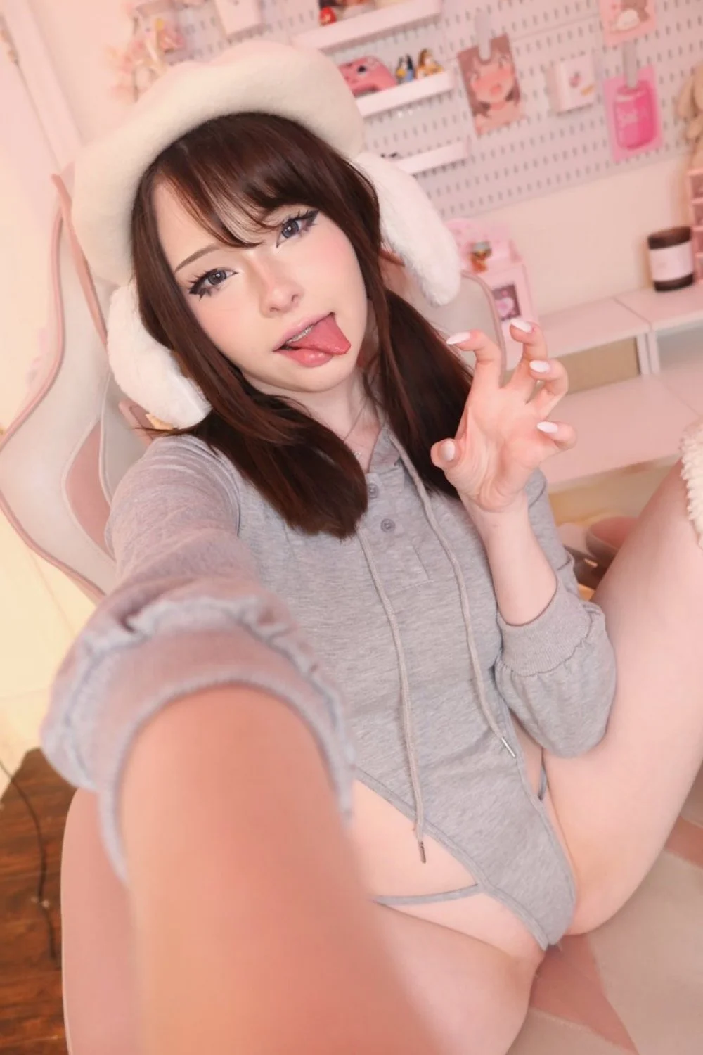 Cute girl with horny habit image 33