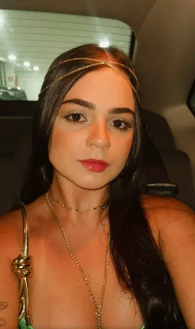 Julia putinha cover image