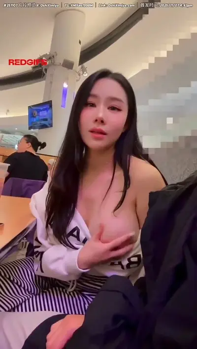 Asiática gostosa em público | asian in public cover image