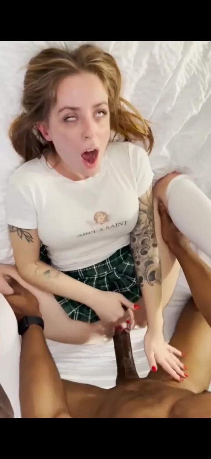 Brunette gets dicked - who is she 🥵🔥 image 2
