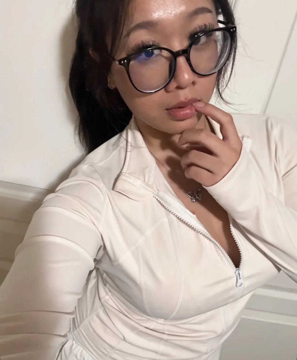 Sexy abg Asian rave slut with a nice body and tits image 4