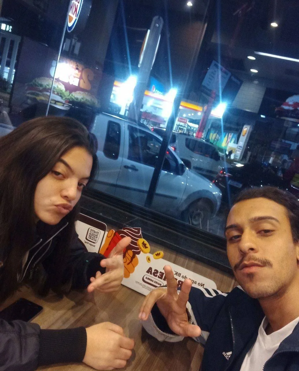 Corno adora dividir a esposa maconheira safada image 3