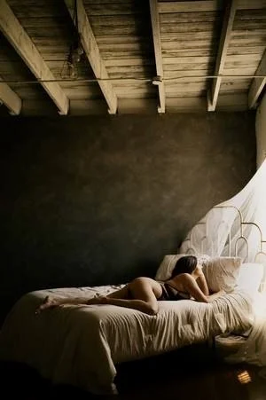 Something is different in the UTAH water boudoir image 6