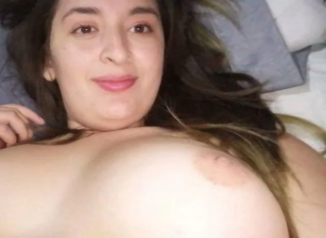 Milf gostosa do peitão vazada se exibindo image 2