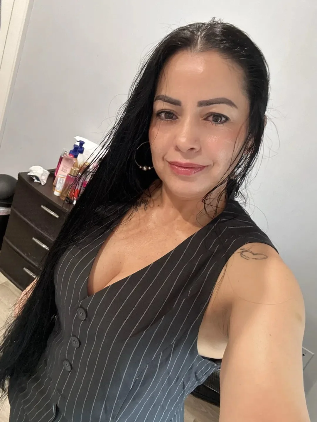 Latina culona image 19