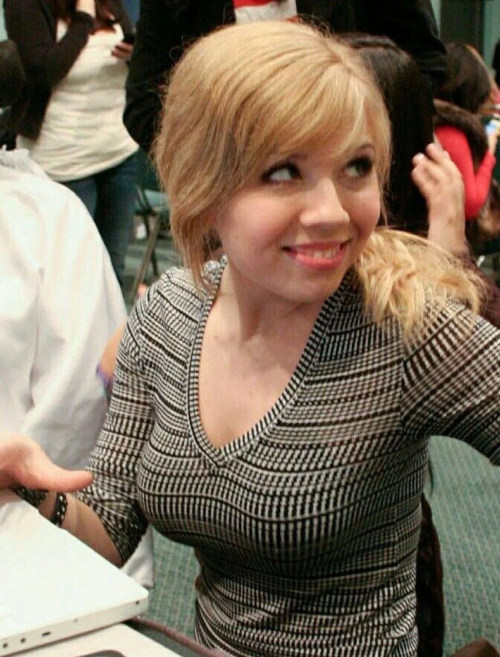 JENNETTE MCURDY image 25