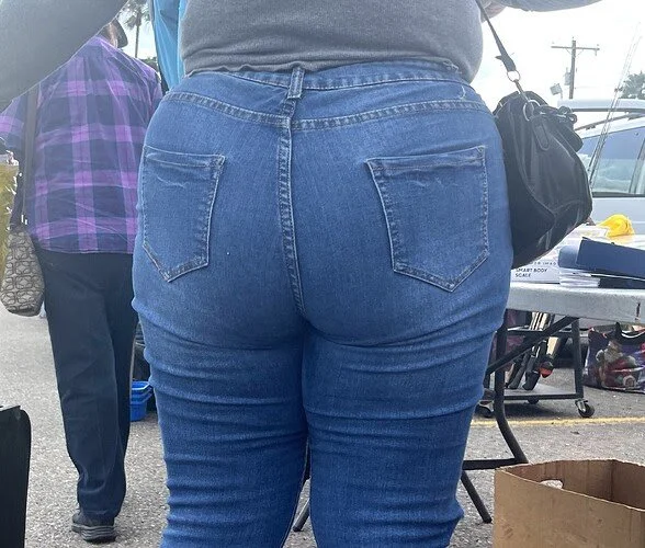 Thick heavy booty (not oc) image 4