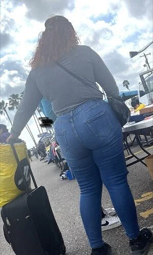 Thick heavy booty (not oc) image 6