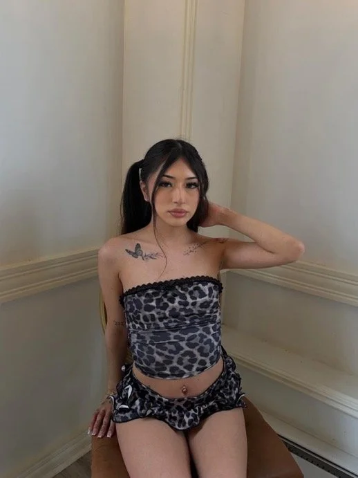 latina cheats on jailbird boyfriend image 2