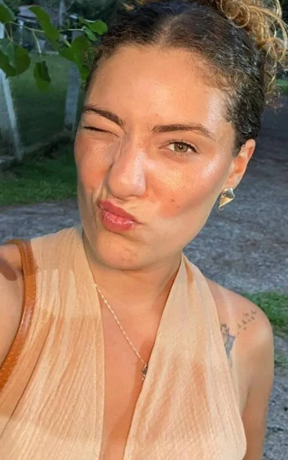 Puritana do nariz em pé foi vazada exibindo langerie nova pro amante image 16