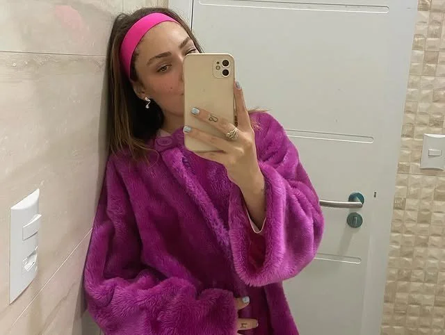 Puritana do nariz em pé foi vazada exibindo langerie nova pro amante image 19