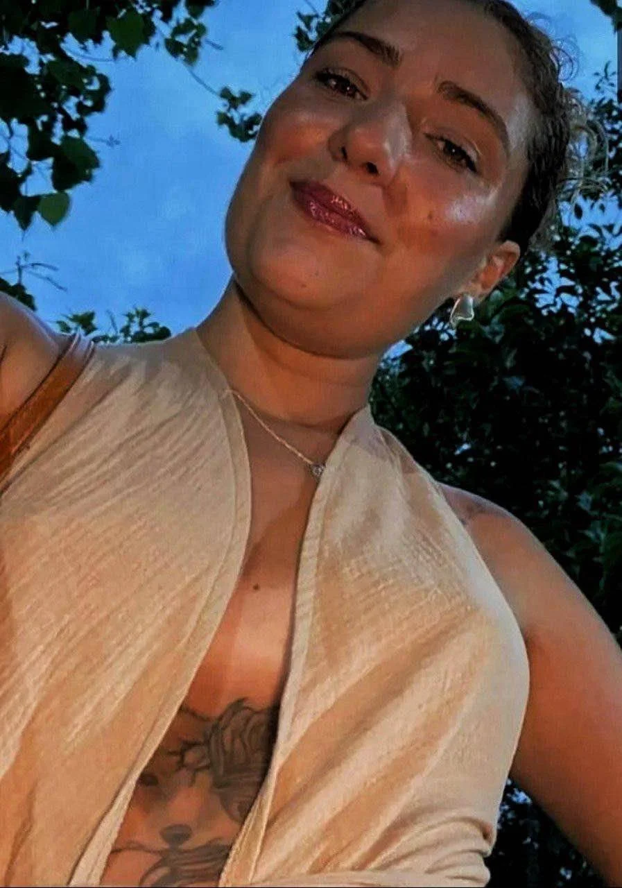 Puritana do nariz em pé foi vazada exibindo langerie nova pro amante image 21