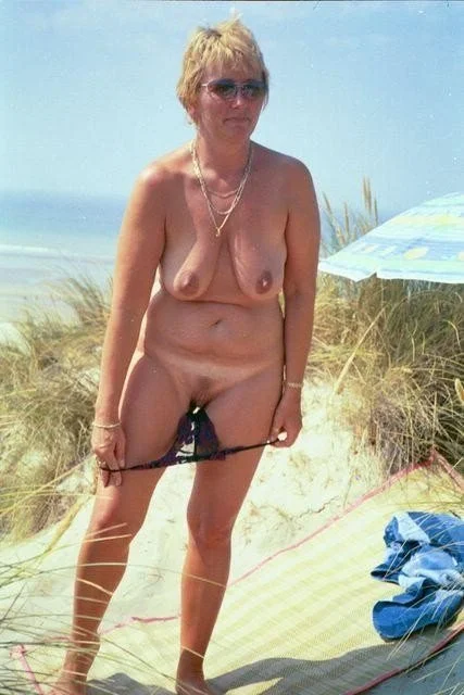 MATURE BEACH image 9