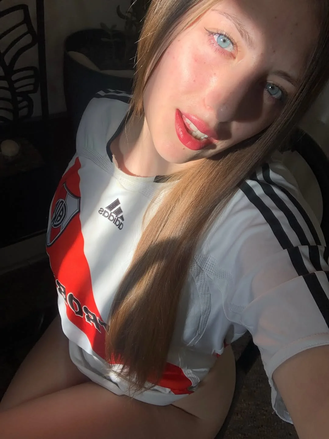 Pendeja argentina rubia de river linda cola 😍😍🔥 main image