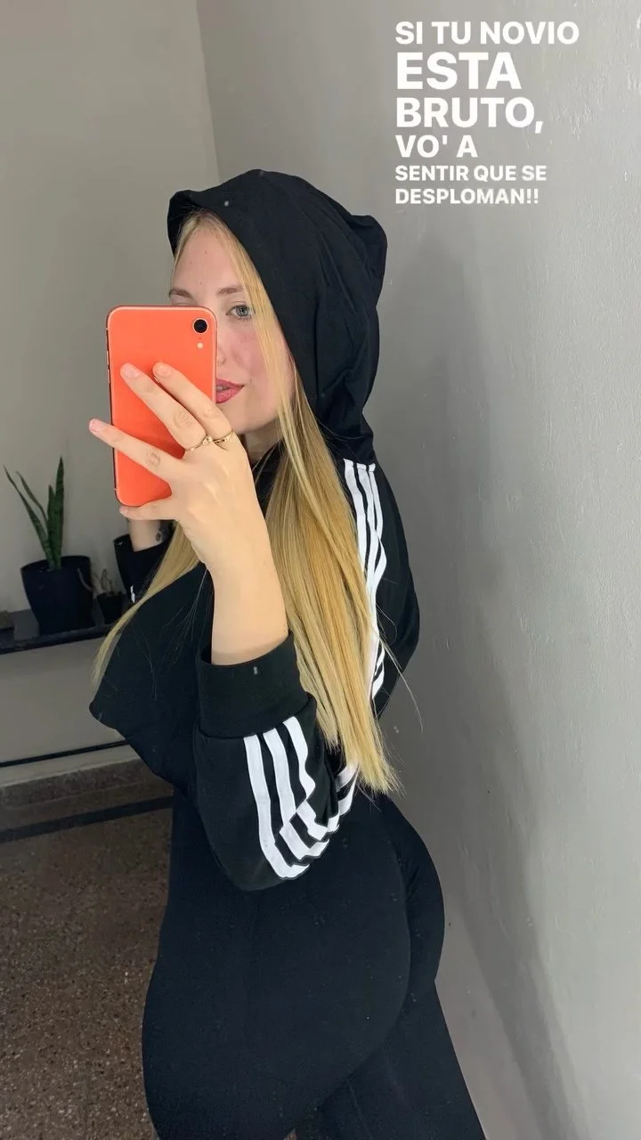 Pendeja argentina rubia de river linda cola 😍😍🔥 image 5