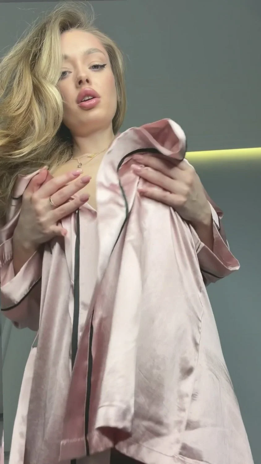 🔞 dripping slut fat ass squirting nude tight pussy 😈🍑 OF image 4