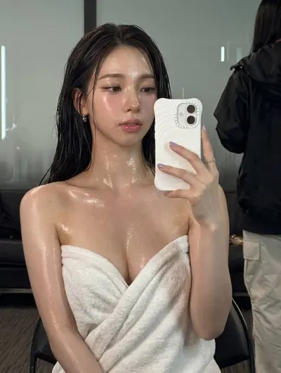 aespa karina (kpop idol) cover image