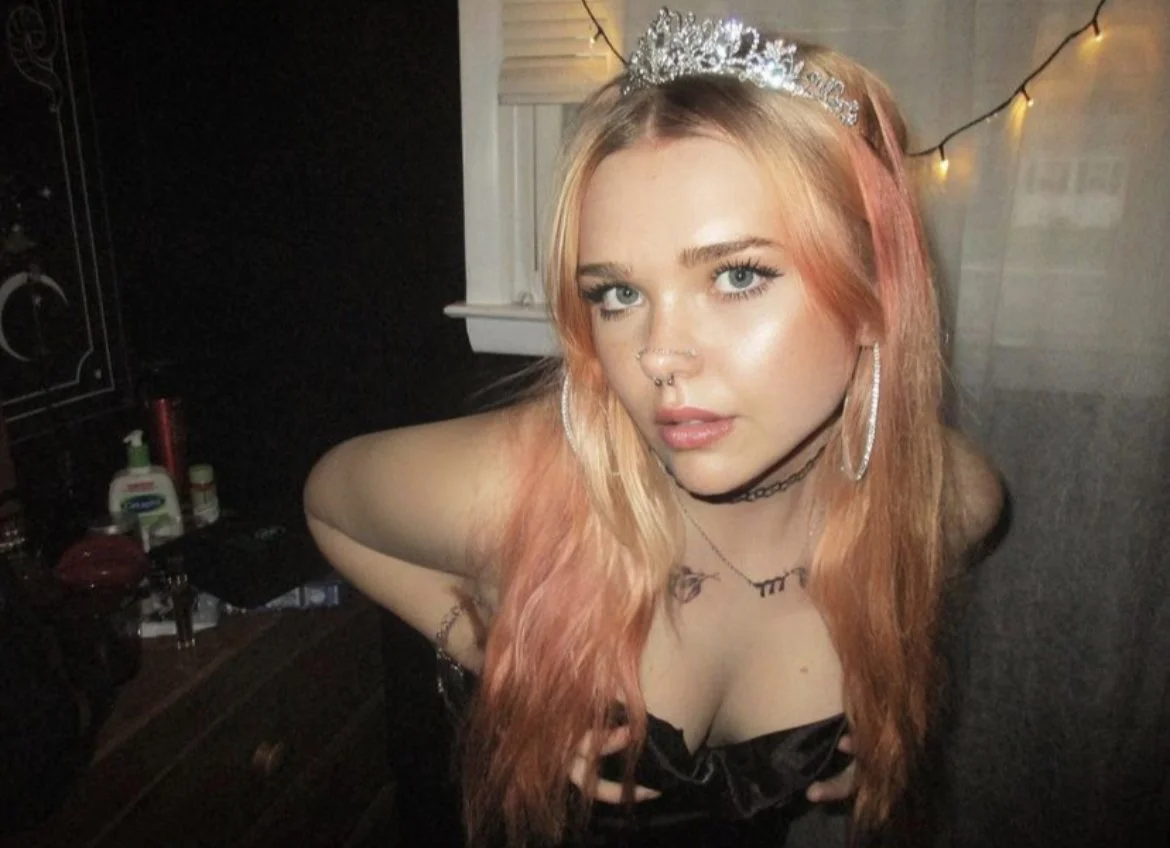 My favorite trashy alt teen Maddie main image