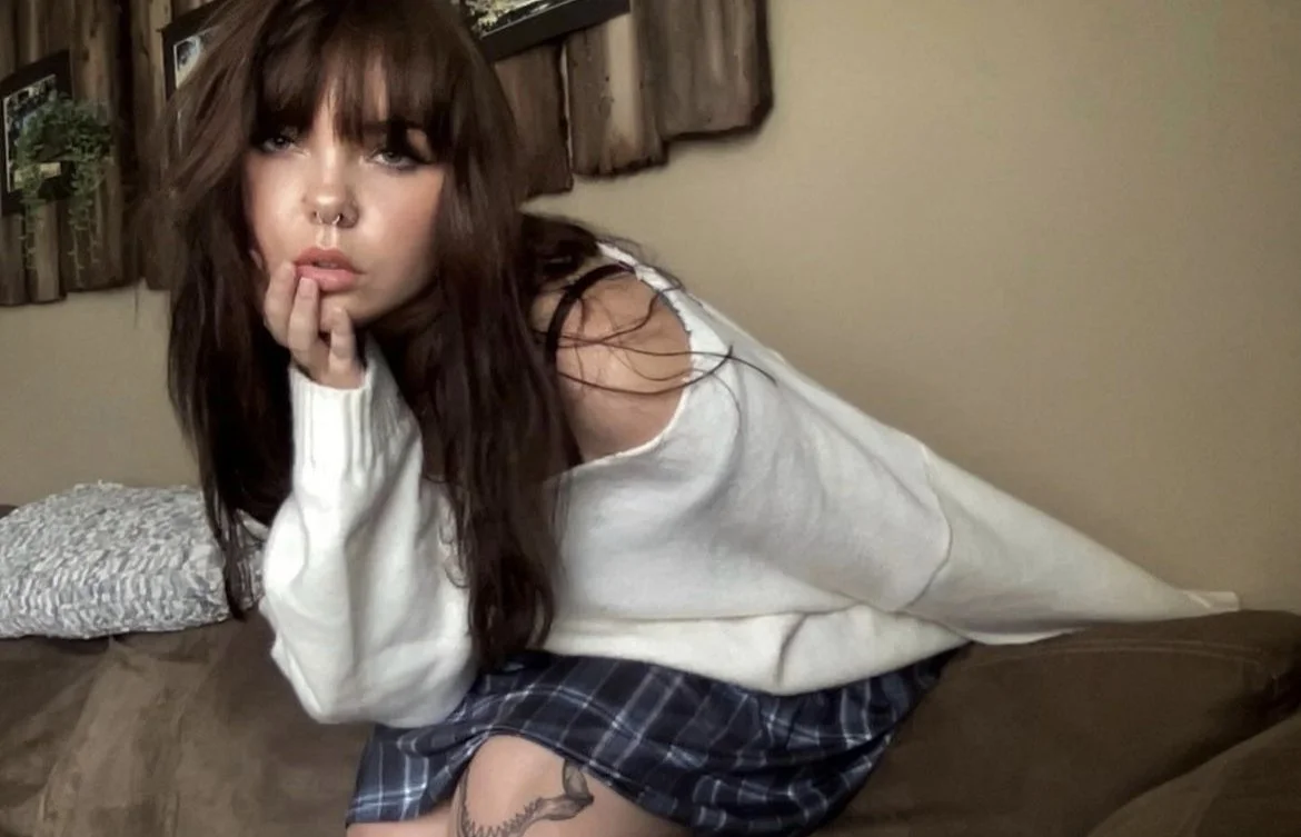 My favorite trashy alt teen Maddie image 11