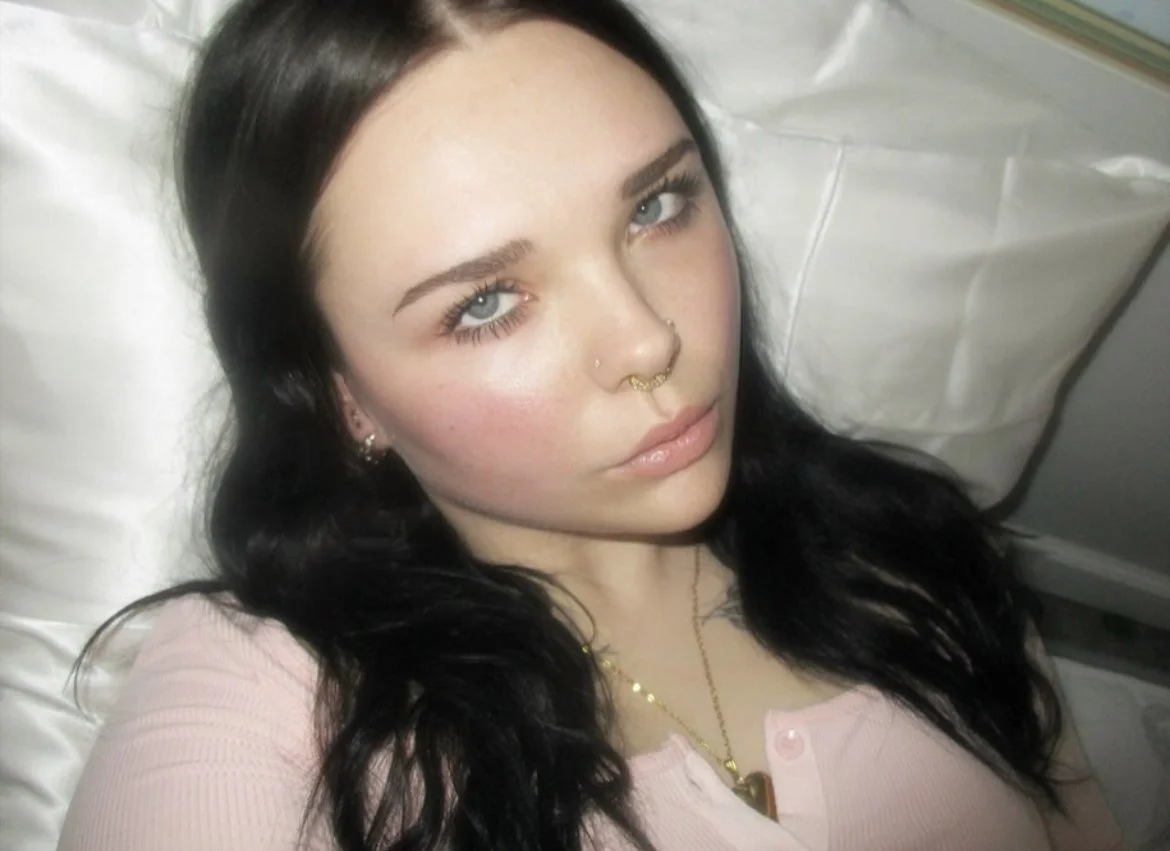 My favorite trashy alt teen Maddie image 2