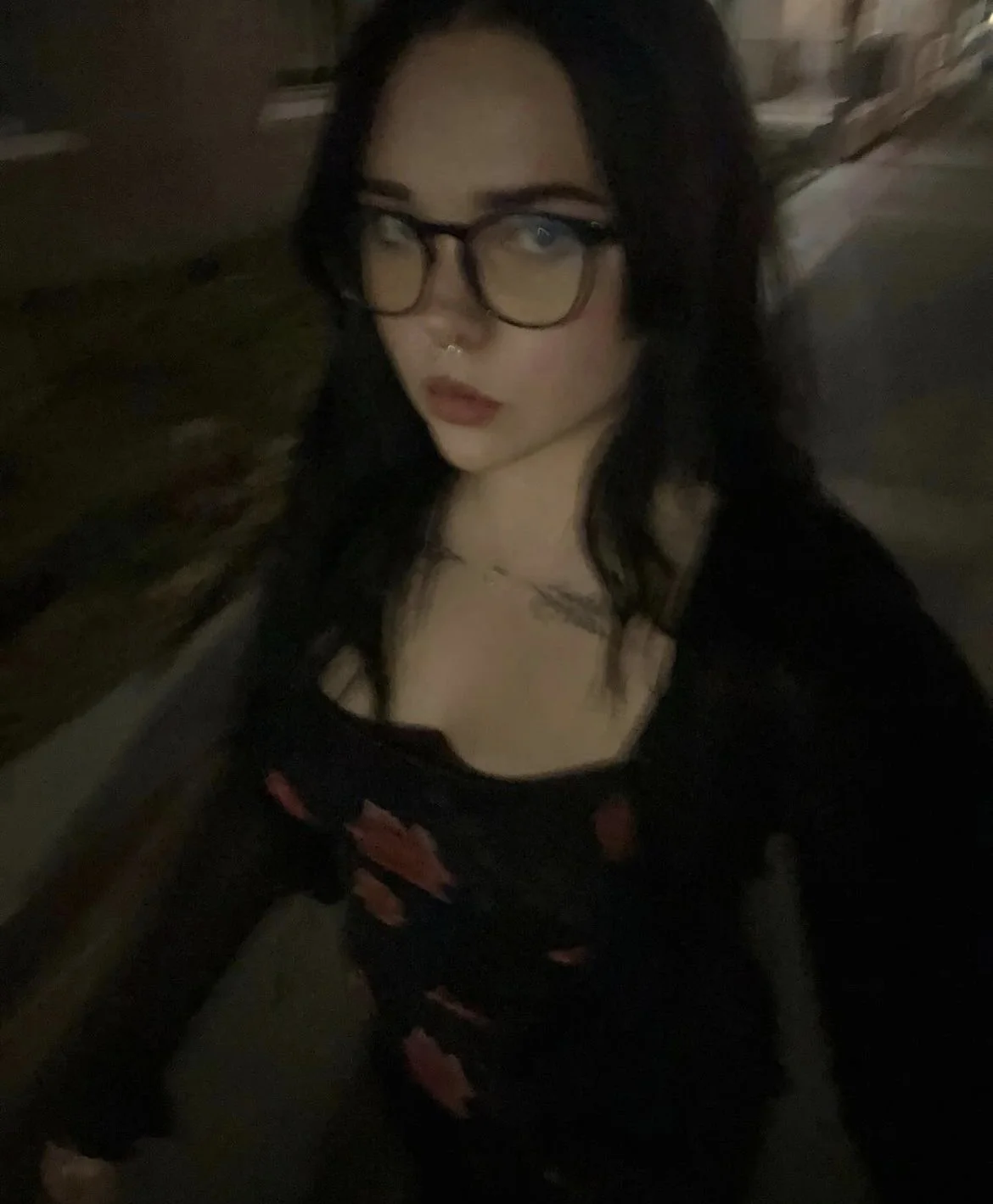My favorite trashy alt teen Maddie image 4