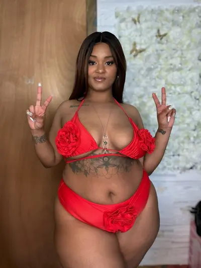 Do she have a OF cover image