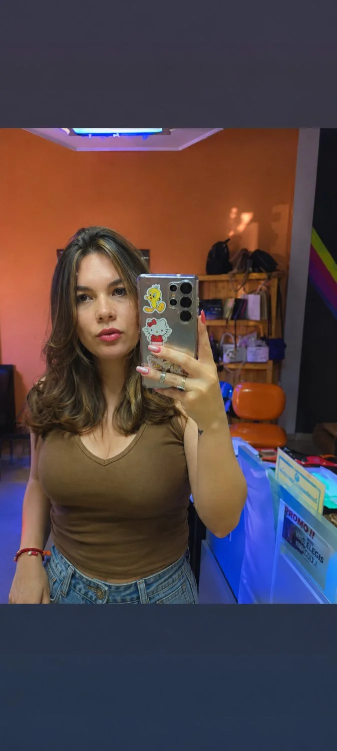 [VOYEUR] Mi vecina hermosa image 1