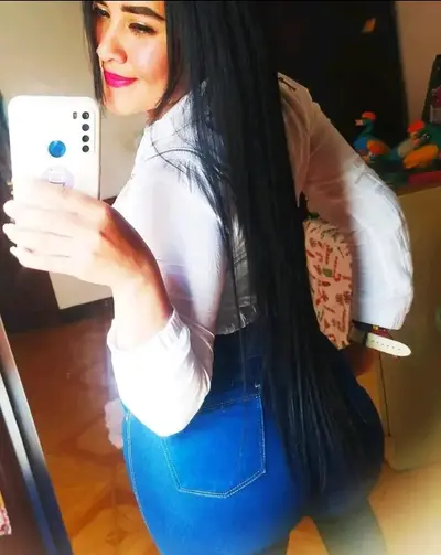Rica morena colombiana, esta rica la muy perra cover image