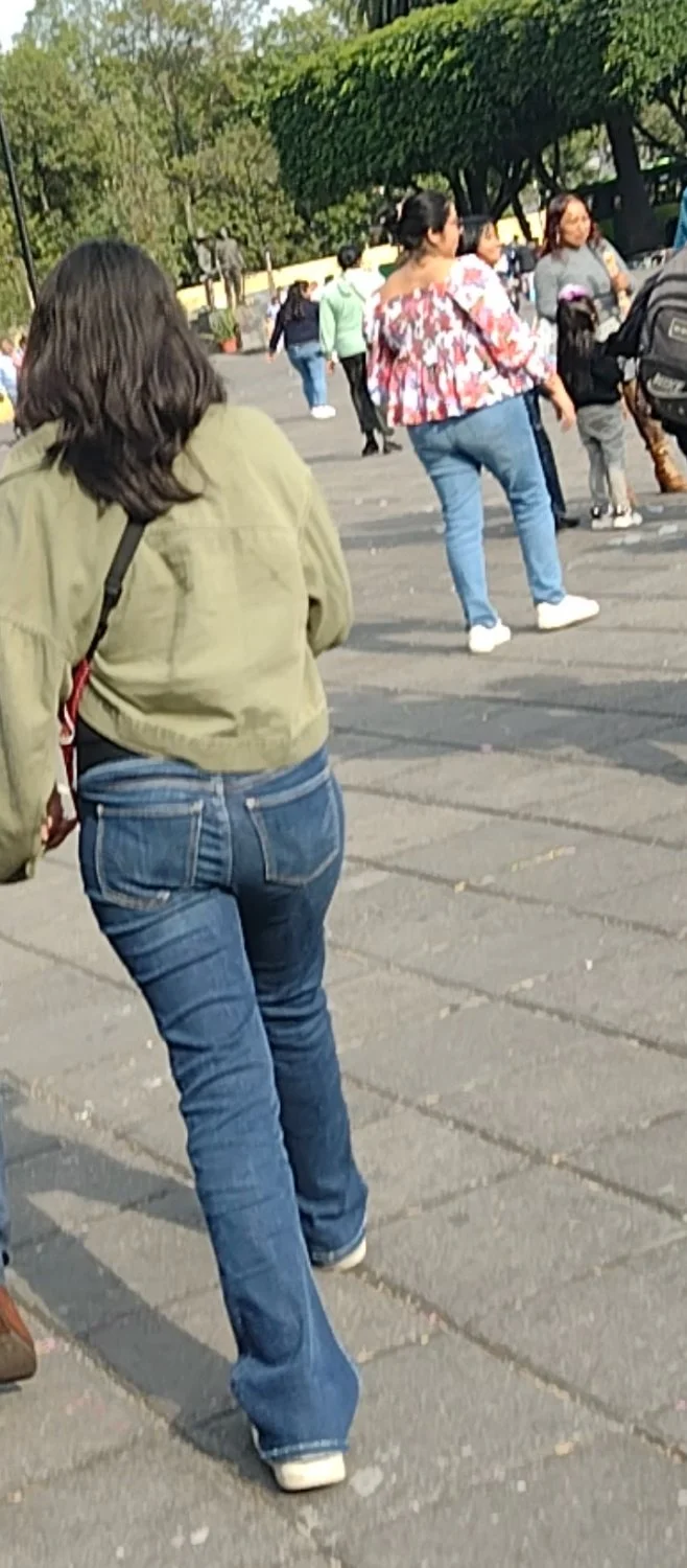 Espiando a la PutiHija del Vecino🍑🥵. image 5