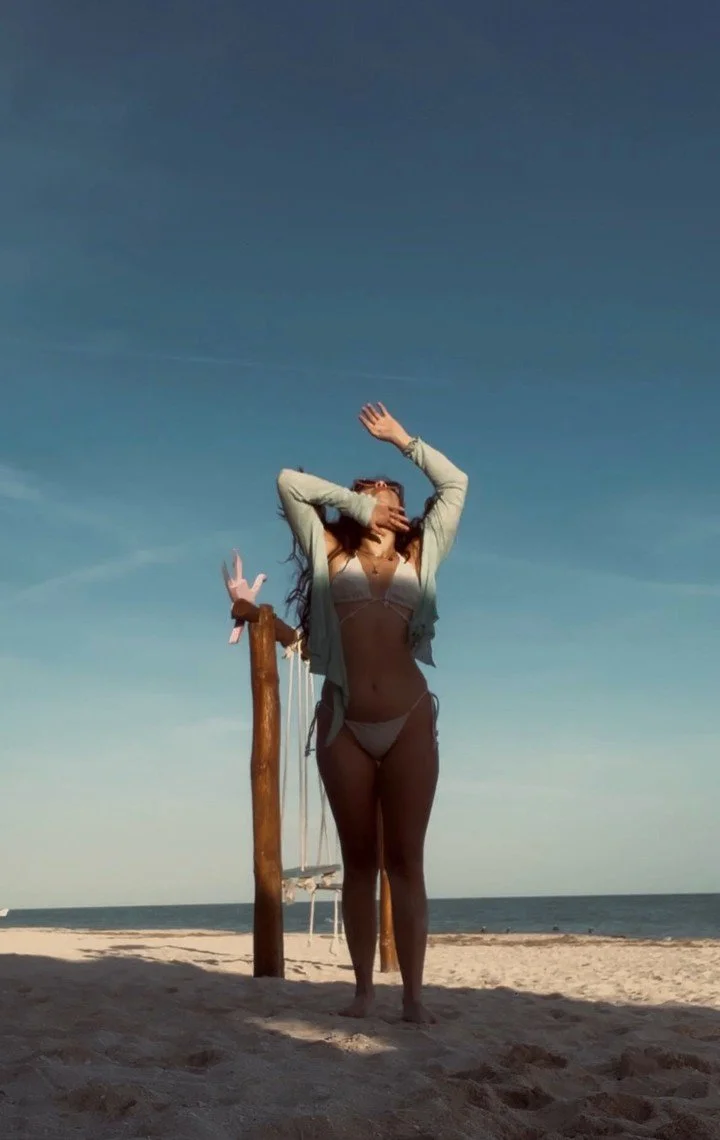 Deliciosa putita tetona image 3
