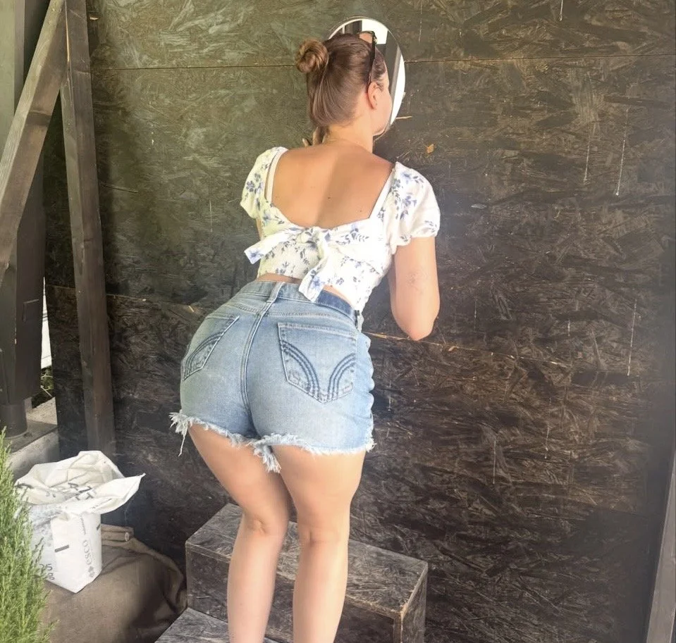 Petite Whore Abby image 2
