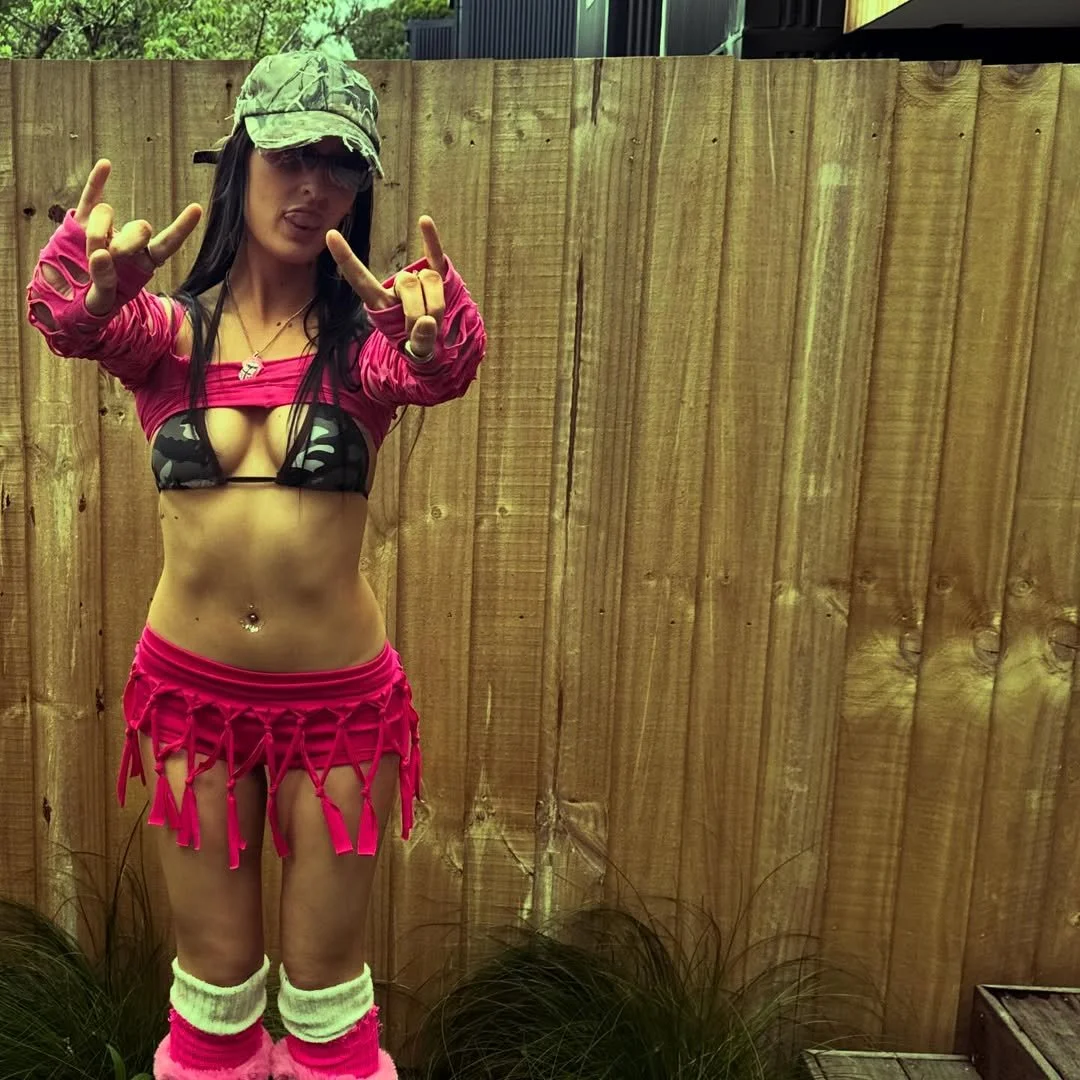 cute erotic dancer Bria image 16