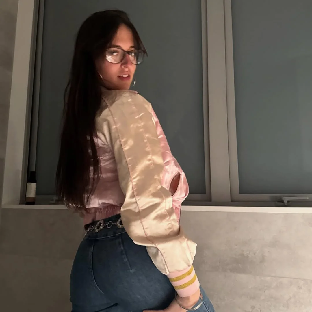 cute erotic dancer Bria image 2