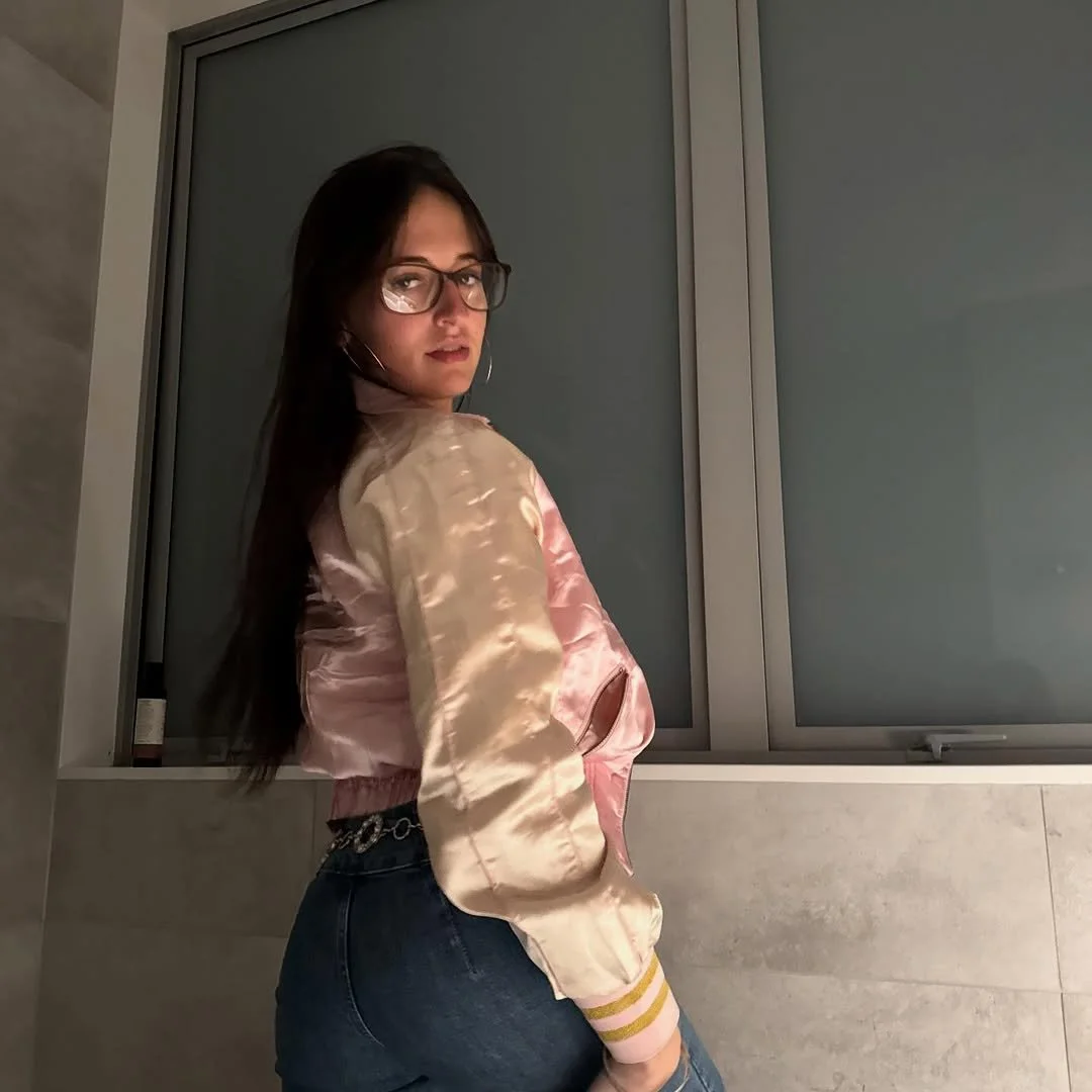 cute erotic dancer Bria image 3