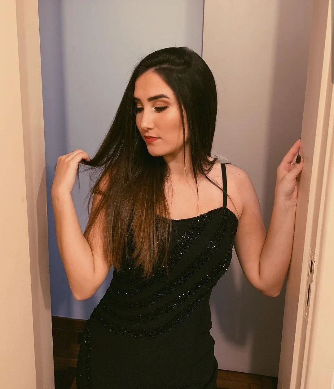 Girl wants to hear your thoughts image 16