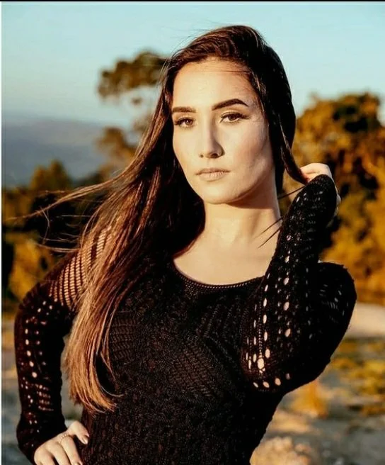 Girl wants to hear your thoughts image 6