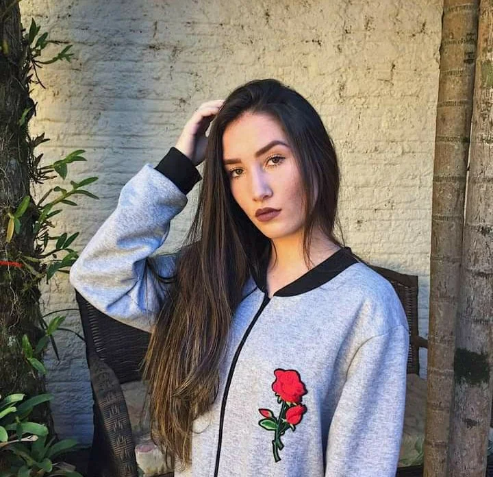 Girl wants to hear your thoughts image 9