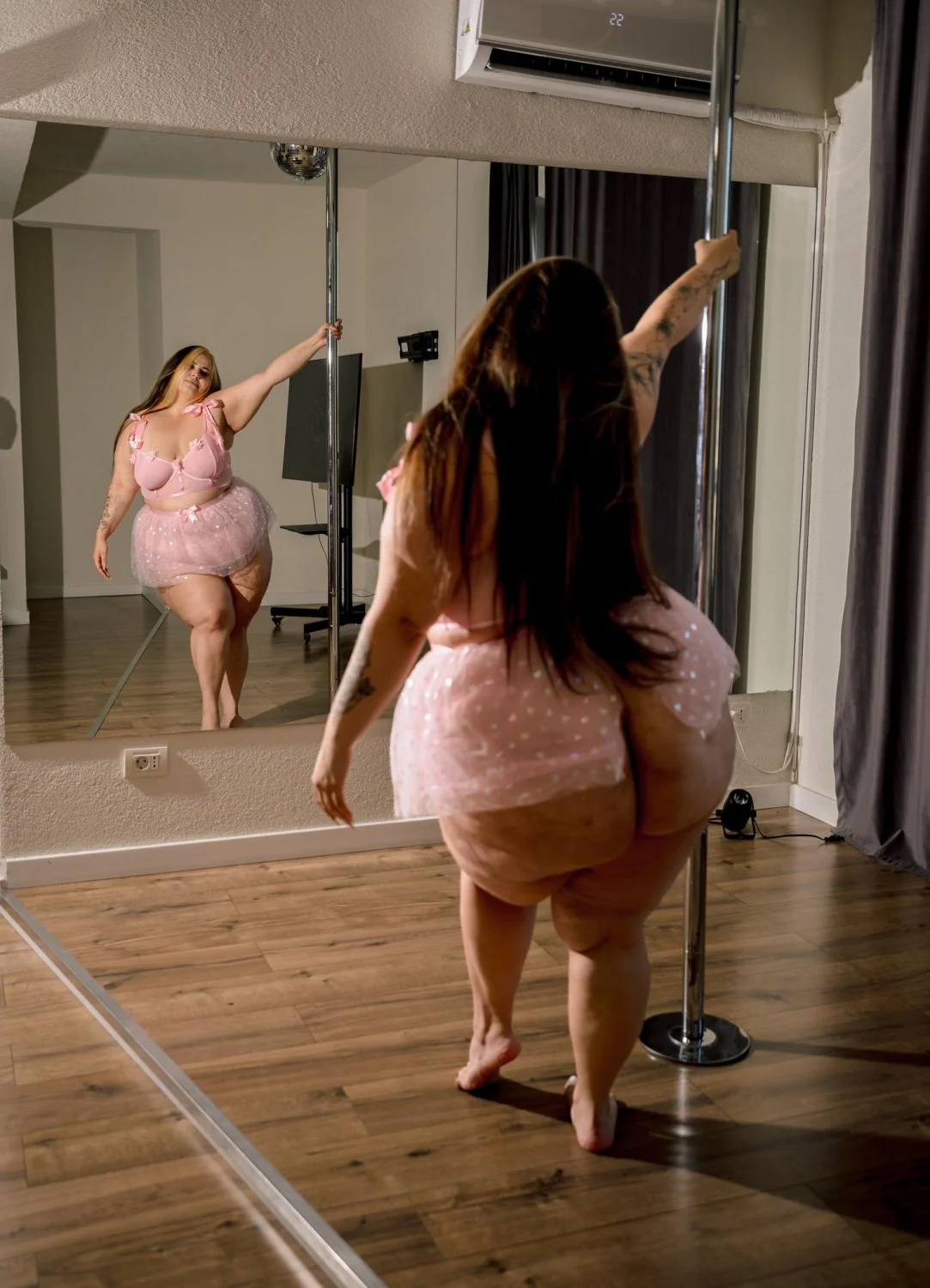 ExtraThickWife image 2