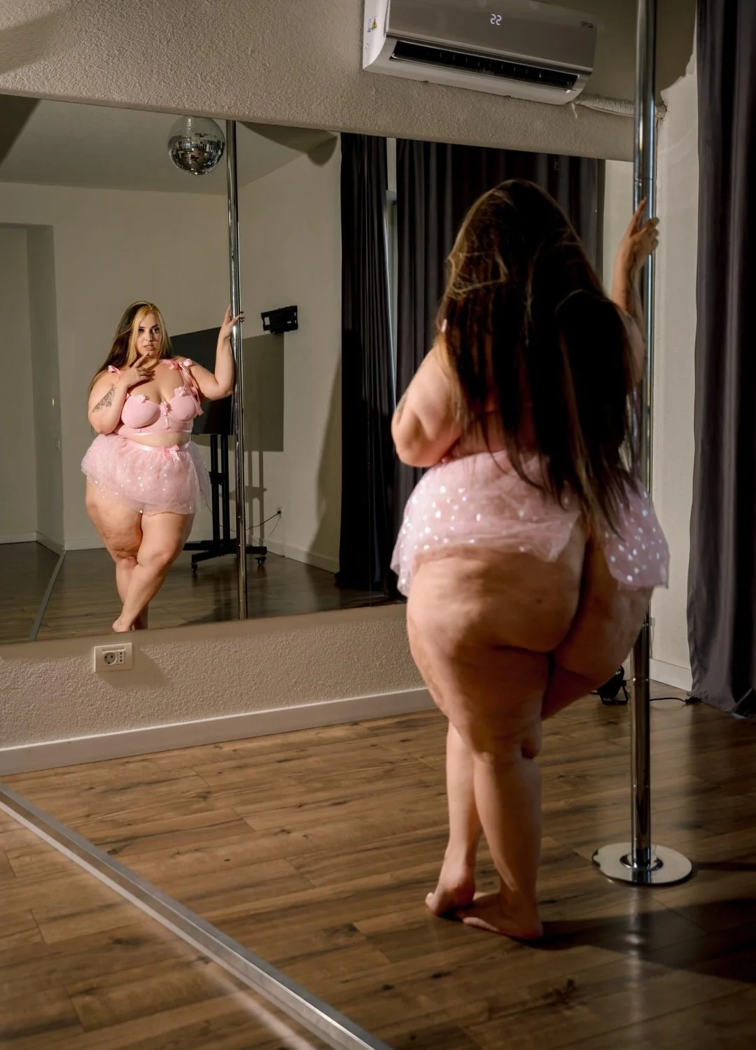 ExtraThickWife image 4