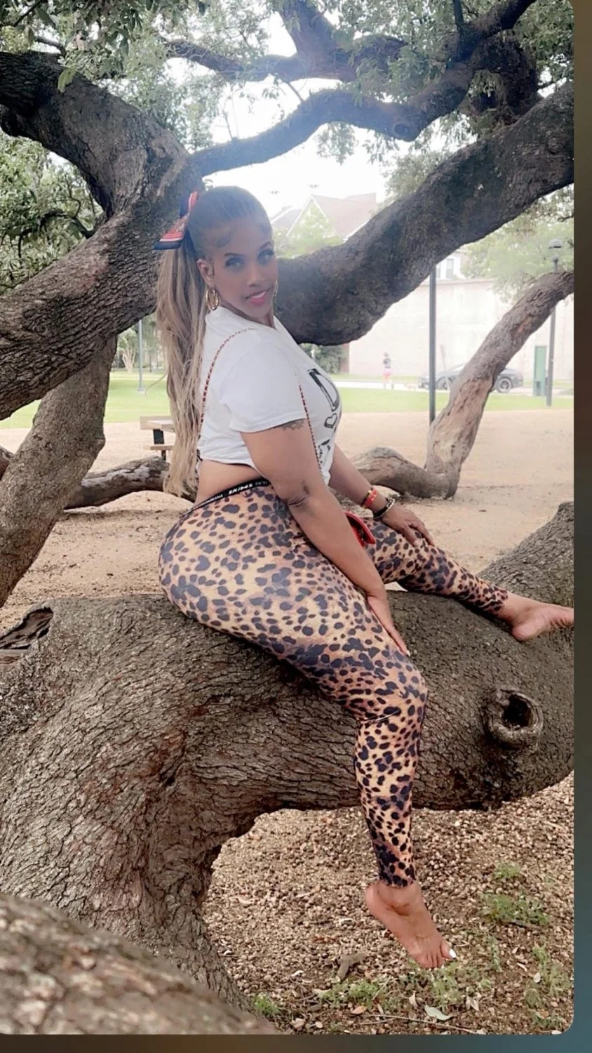 I only watch that show because of her fine as fuck image 2