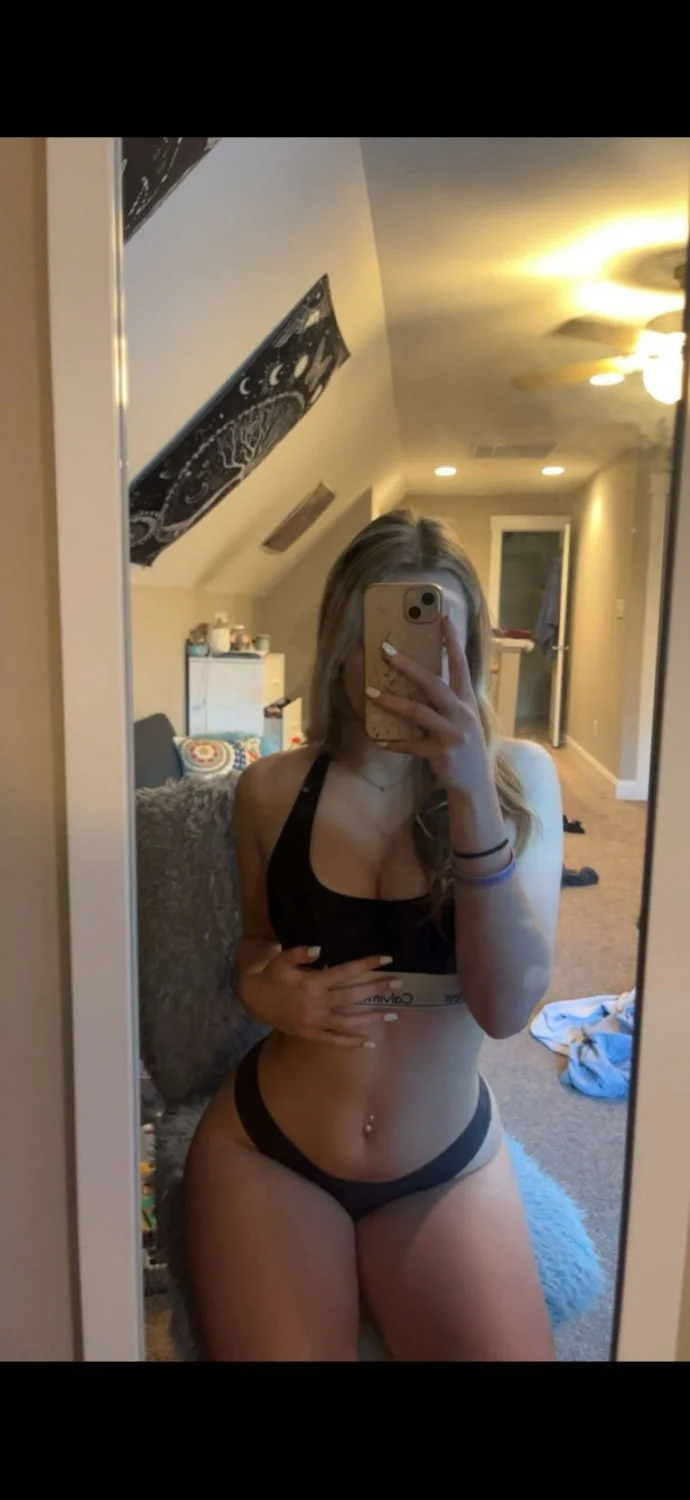Horny college teen slut leaked sextapes with boyfriend. Doggystyle backshots blowjob image 36
