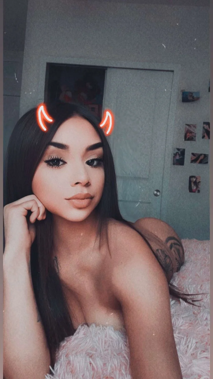 Sexy Latina Pearl image 12