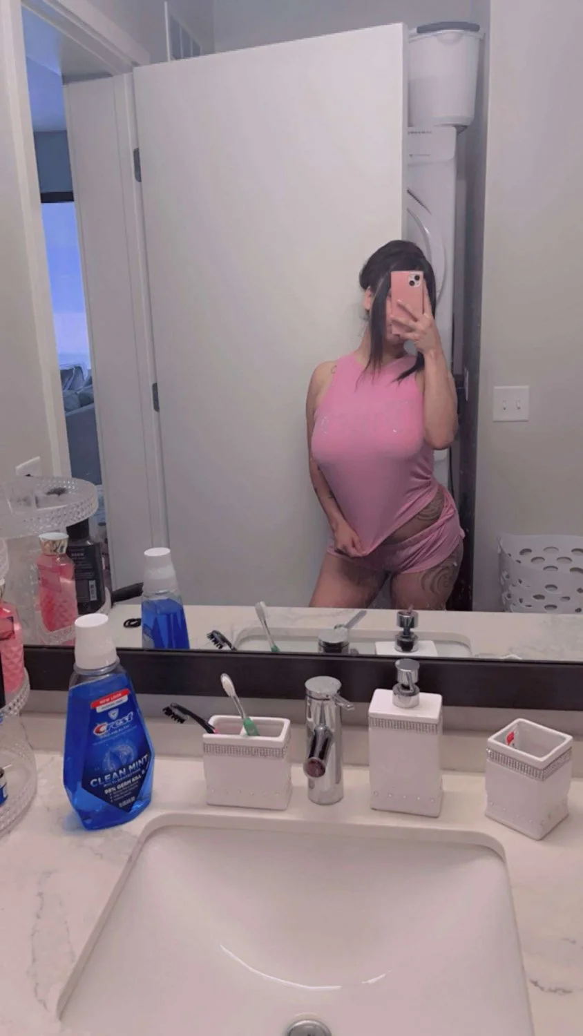 Sexy Latina Pearl image 2