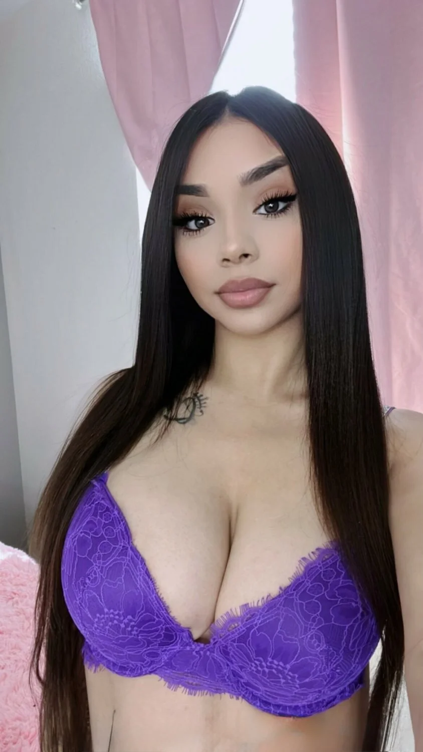 Sexy Latina Pearl image 21