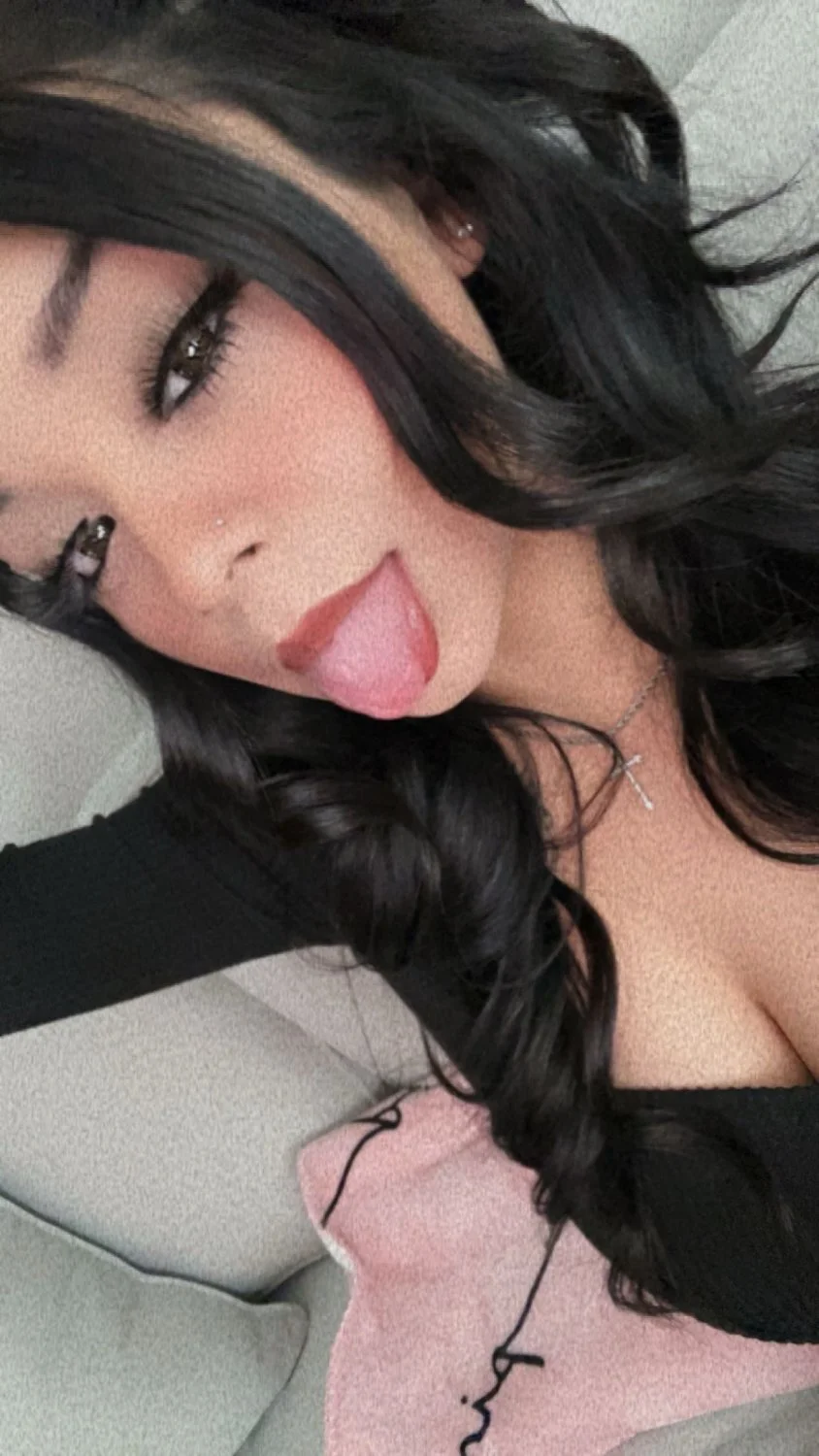 Sexy Latina Pearl image 22