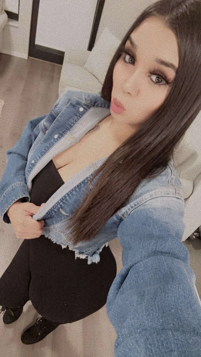 Sexy Latina Pearl image 7