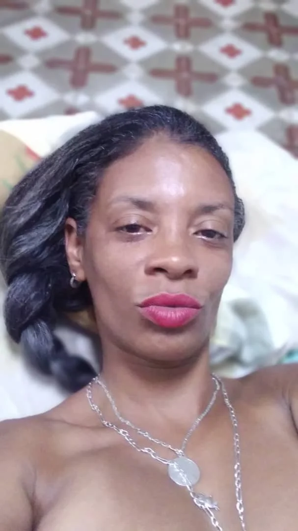 SOY LA PUTA MAS FAMOSA DE LA HABANA ADICTA A LA VERGA MUY GRANDE Y LECHOSA image 3