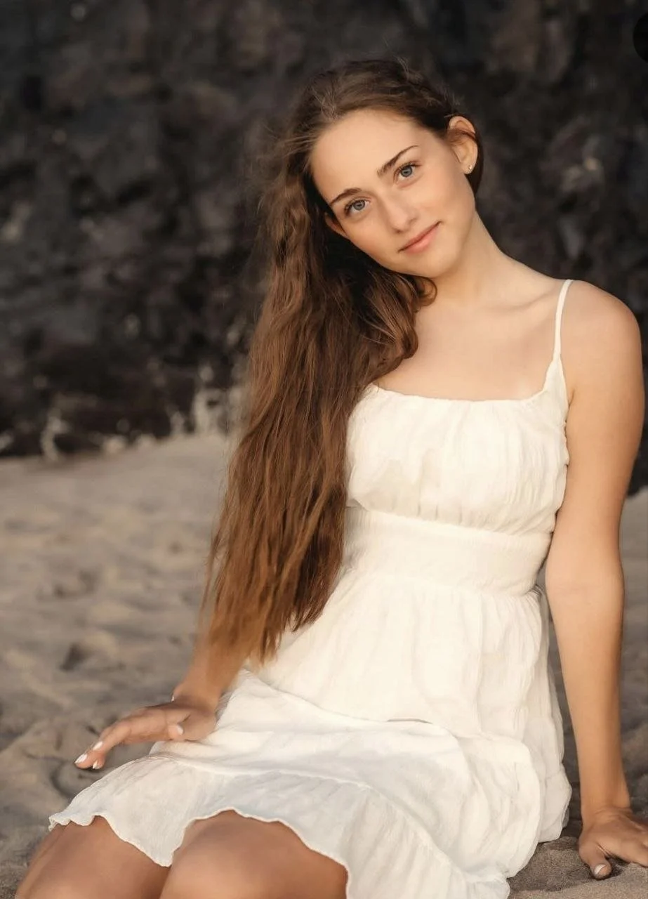 cute brunette Albina image 10